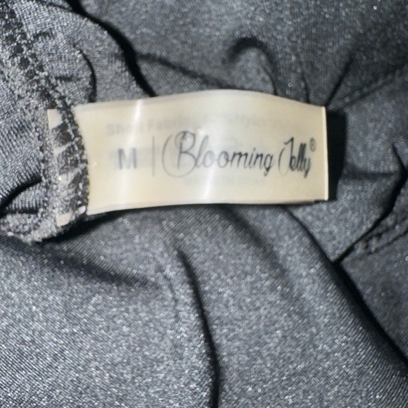 NEW w/o tags, MEDIUM - Picture 4 of 4